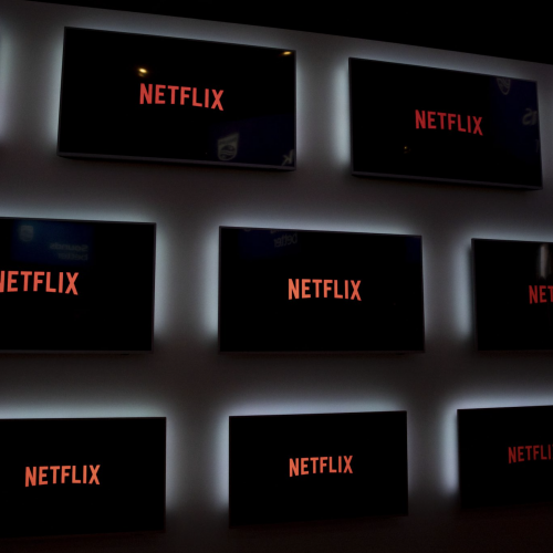 Chính sách của Netflix về chia sẻ tài khoản khiến người dùng “toát mồ hôi”