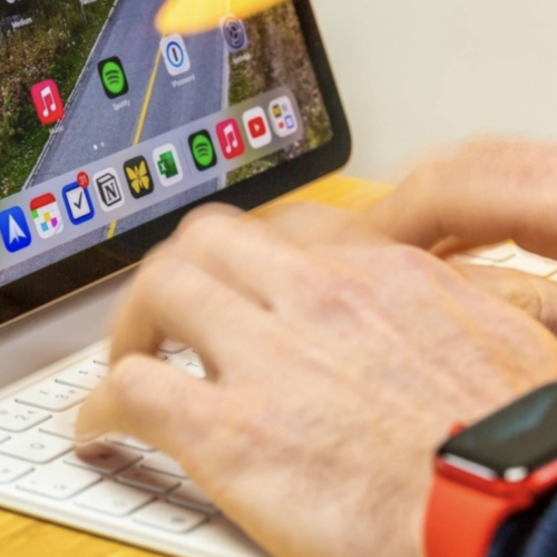 iPad đã thay thế máy tính xách tay như thế nào trong công việc và giải trí hàng ngày